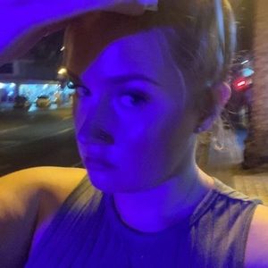 Meet your Posher, Caitlin